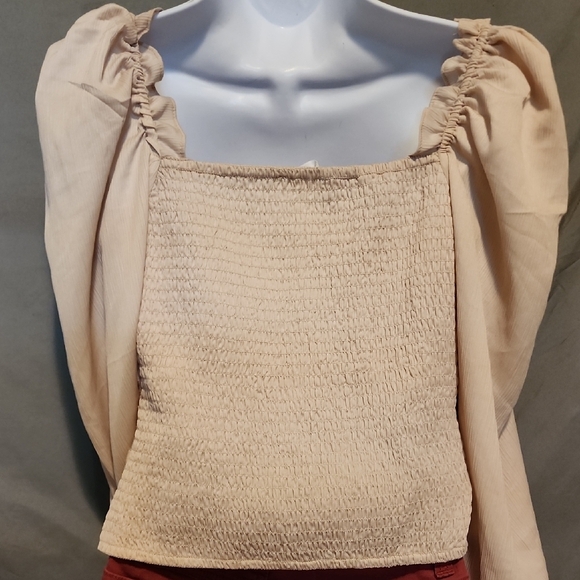 Trendy Astr NWOT Med Modern Top - Picture 5 of 6